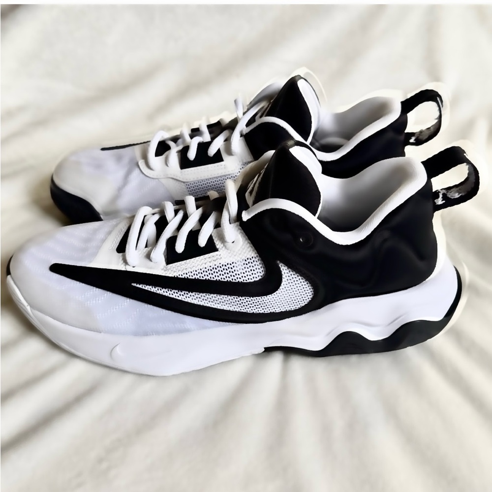 Nike Giannis Immortality 3 White and Black